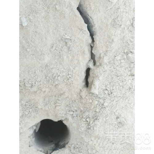 金屬礦石開采中的靜態膨脹預裂爆破劈裂機技術